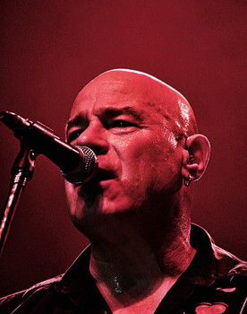 John Tristao as Gesang