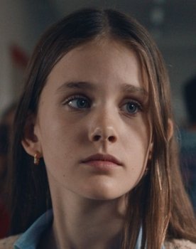 Lærke Krabbe de Waal as Holly Storm