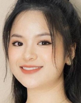 Hà Đan as Nga