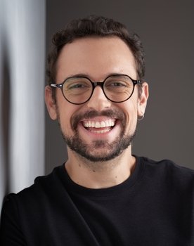 Hegon Moreira as Motoqueiro