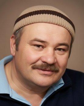 Çetin Tolbas as Otel Görevlisi