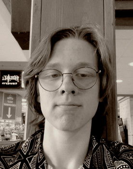 Jackson Epperson as Mark