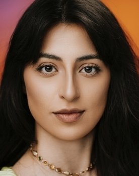 Fernanda Casanova as April / Loop Wife