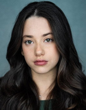 Emily Costtrici as Izzy