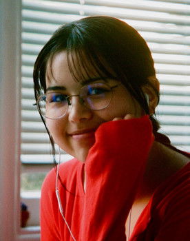 Maha Ranaeimehr as Ariana