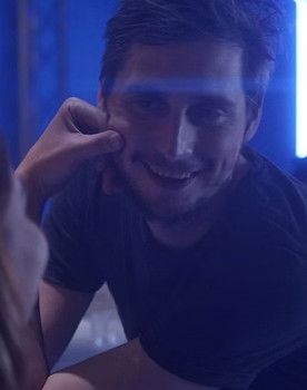 Emmanuel Michelin as L'homme du Bar