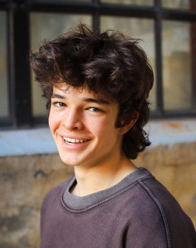 Anton Busch as Steven