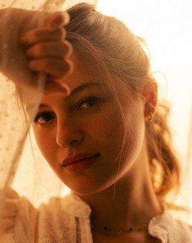 Joya Jabbour as Alya