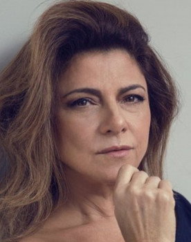 Vânia de Brito as Secretária