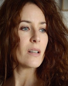 Elsa Lunghini as Laura
