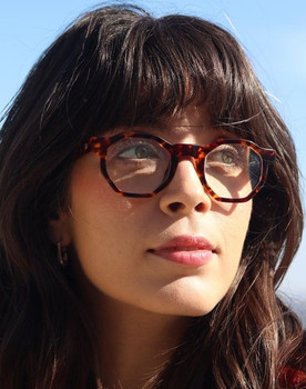 Marcella Landeiro as 