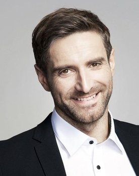 Maciej Dowbor as Himself - Presenter