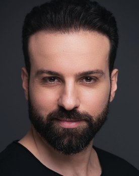 Sertaç Akkaya as Taksici