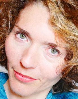 Patricia Sanz as Nadine