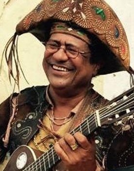 Maciel Melo as Egídio