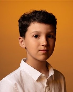 Raphael Brottier as Yannis Varda