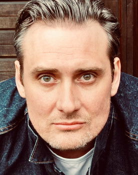 Aleksandr Khatnikov as Якорев