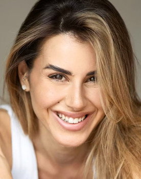 Valentina Colecchia as ragazza Bionda