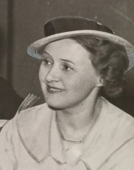 Lydia Opøien as Maid at Hammershaimb