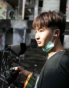 Karnthi Phothidara as House Agent