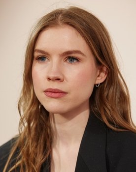 Eve Connolly as Barbara Duggen