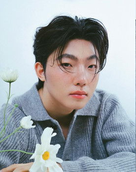 ธวัช ชัยโคตร as พนักงานโรงแรม