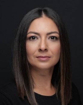 Zeynep Serpil Bozkurt as Tülay