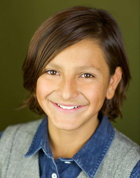 Bastian Carrasco Betemps as Kyle