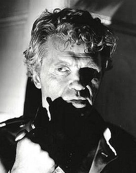 Sven Hugo Borg as Kurt F. Henck