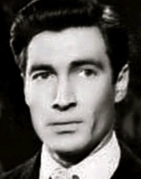 Luis Dávila as Ricardo Arriaga