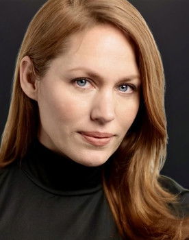 Jessica Galinas as Lois Mathers