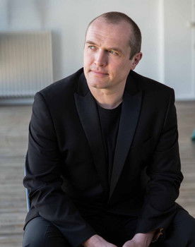 Bastien Stil as Self : Maestro