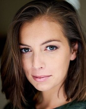 Isabell Vogelsang as Annika