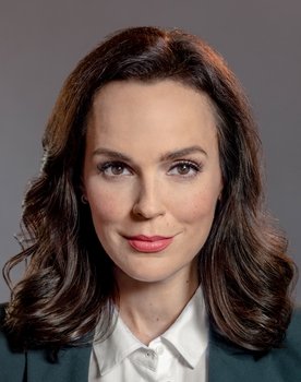 Erin Cahill Photo