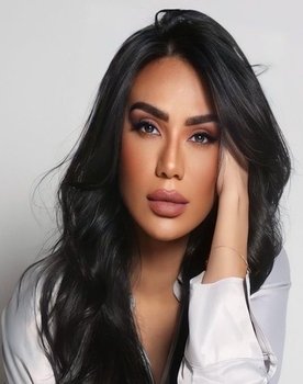 Lubna Abdulaziz as Farah