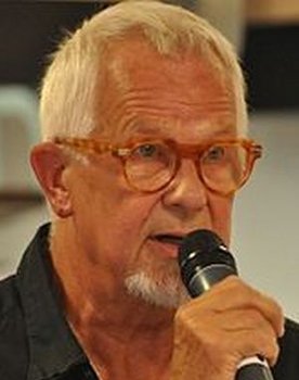 Kalle Holmberg as Narrator (voice)
