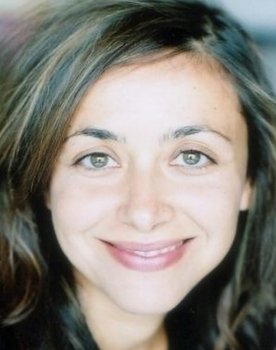 Lucía Sánchez as Laura