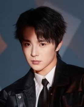 屈浩野 as Long Xiao