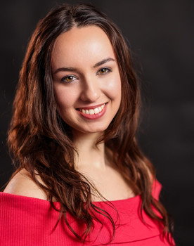 Dilara Naska as Isabella