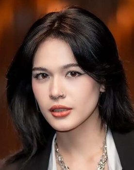 Nikita Parkin as Sea