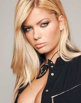 Natalia Bush as Gloria