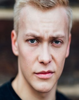 Julius Dekker as Eryk