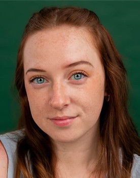 Bee Nickerson as Barbara (Bankteller)