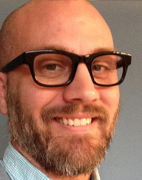 Dave Roberts as Energetic Reporter (voice)