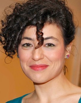 Nergis Öztürk as Sevil
