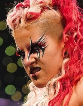 Daria Hodder as Zaria