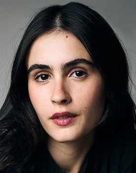 Valentina Herszage as Cristiane Furtado Lopes Pereira (Cris)