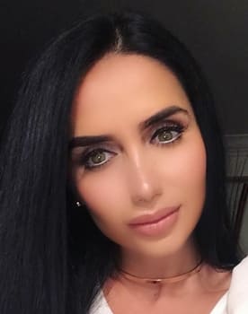 Hamida Sozahdah as Self