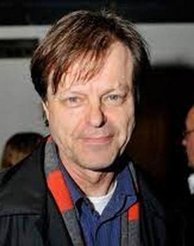 Claes Olsson as Tennisdomaren