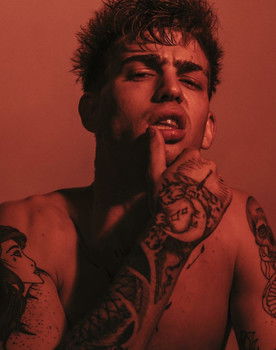 Jeremy Ruehlemann as 